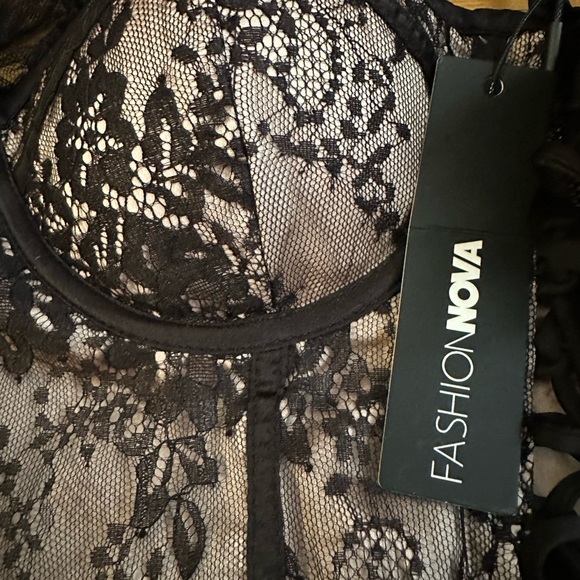 Forever Lovely Lace Cop-Top Black‎ - Picture 3 of 9